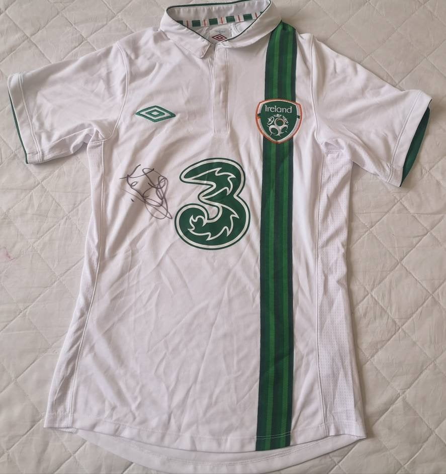 Authentic jersey Republic of Ireland 2012-2013 Away Umbro