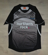 Load image into Gallery viewer, Jersey Goalkeeper Newcastle United 2010-2011 Puma
