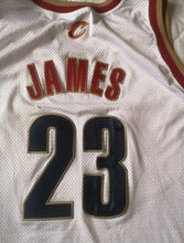 Load image into Gallery viewer, Jersey LeBron James #23 Cleveland Cavaliers NBA Champion Vintage
