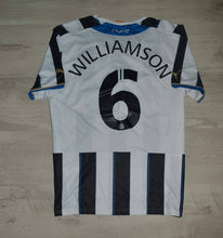 Load image into Gallery viewer, Jersey Mike Williamson #6 Newcastle United 2013-14 home Puma
