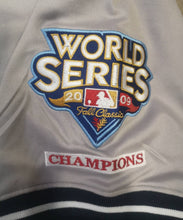 Load image into Gallery viewer, Jersey Derek Jeter #2 New York Yankees MLB World Series Champions 2009 Majestic
