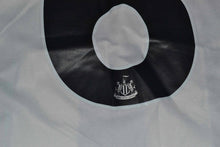 Load image into Gallery viewer, Jersey Mike Williamson #6 Newcastle United 2013-14 home Puma
