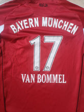 Load image into Gallery viewer, Jersey Van Bommel #17 Bayern Munich 2009-2010 home

